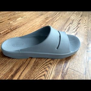 Oofos Men’s Ooahh Slide Sandal Slate size 14
